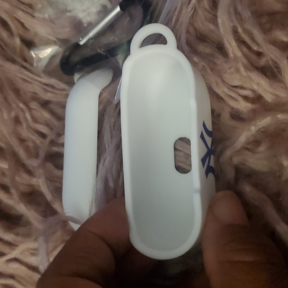 Apple Airpods case - Picture 2 of 3